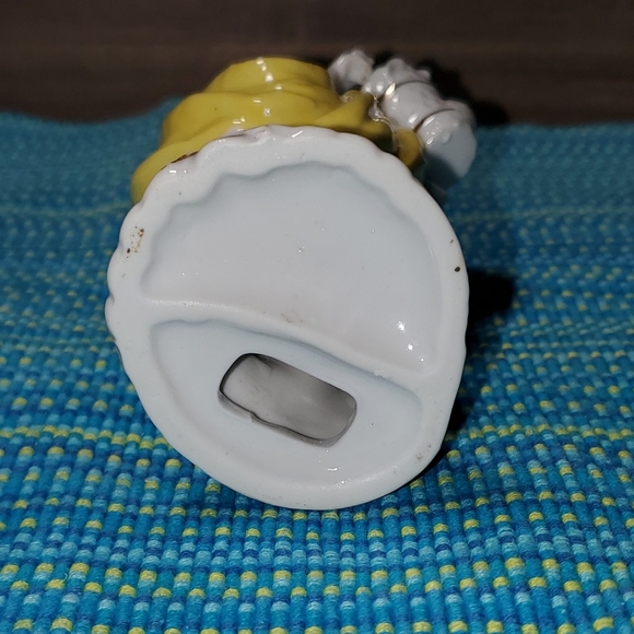 Vintage Porcelain Lady with Flower Basket - Picture 2 of 8